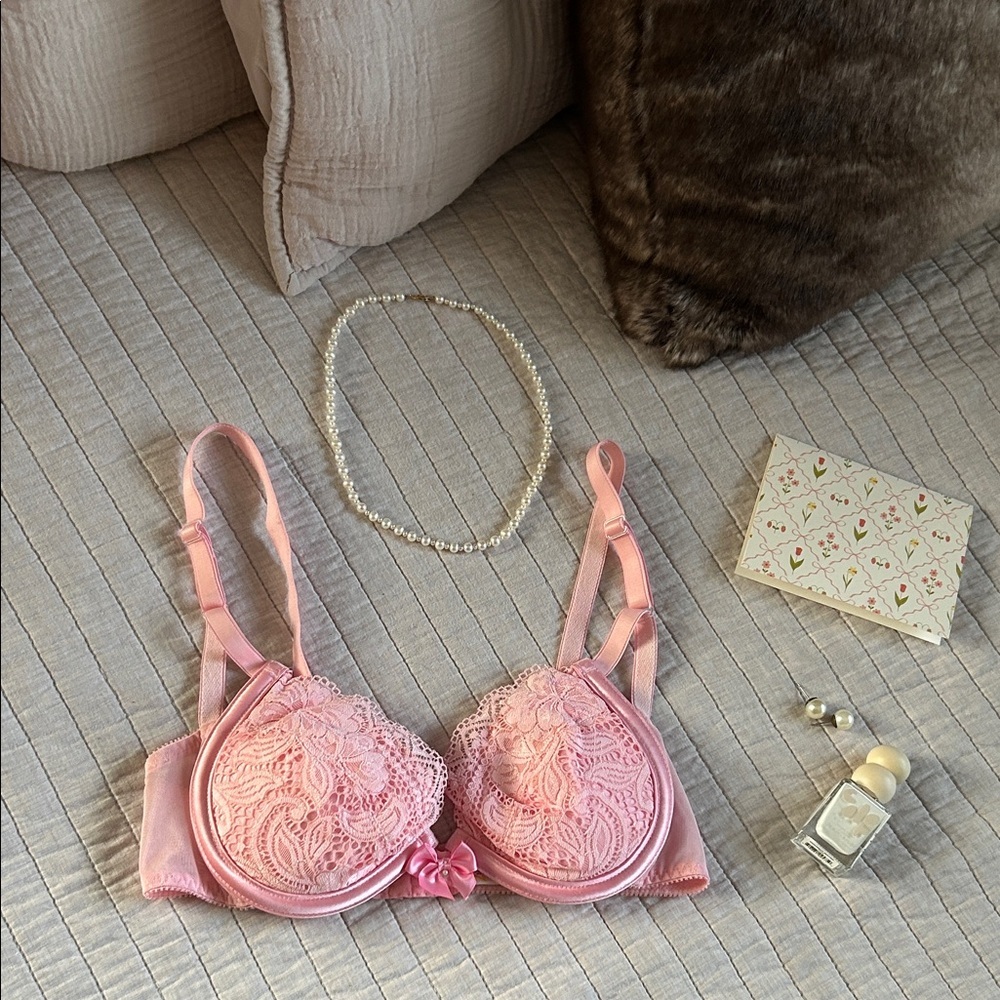 Frederick’s of Hollywood Vtg pink lace bow, coquette padded bra 34b nylon​